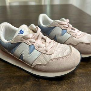 New Balance 237 Sneakers